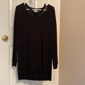 Cupio long sleeve tunic style sweater. Size Large.